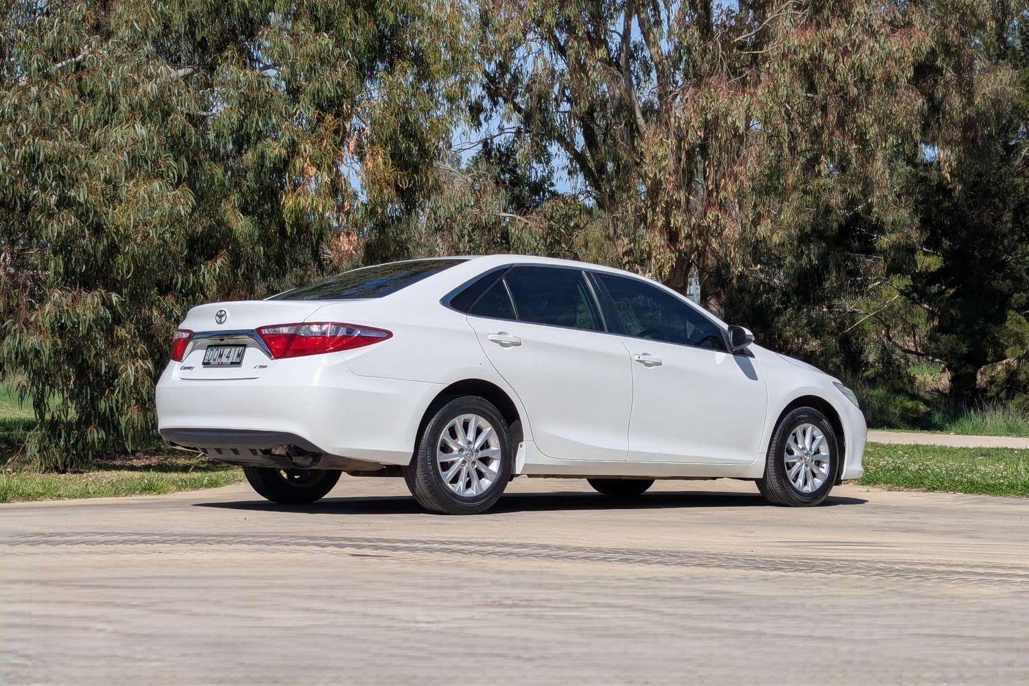 2017 Toyota Camry Altise in White