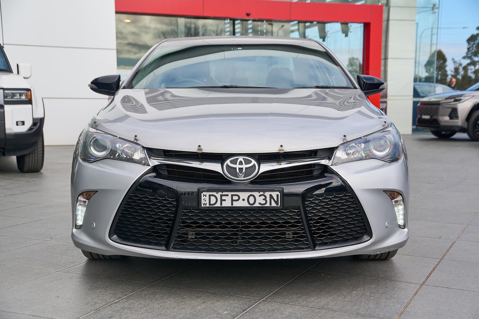 2016 Toyota Camry RZ in Silver