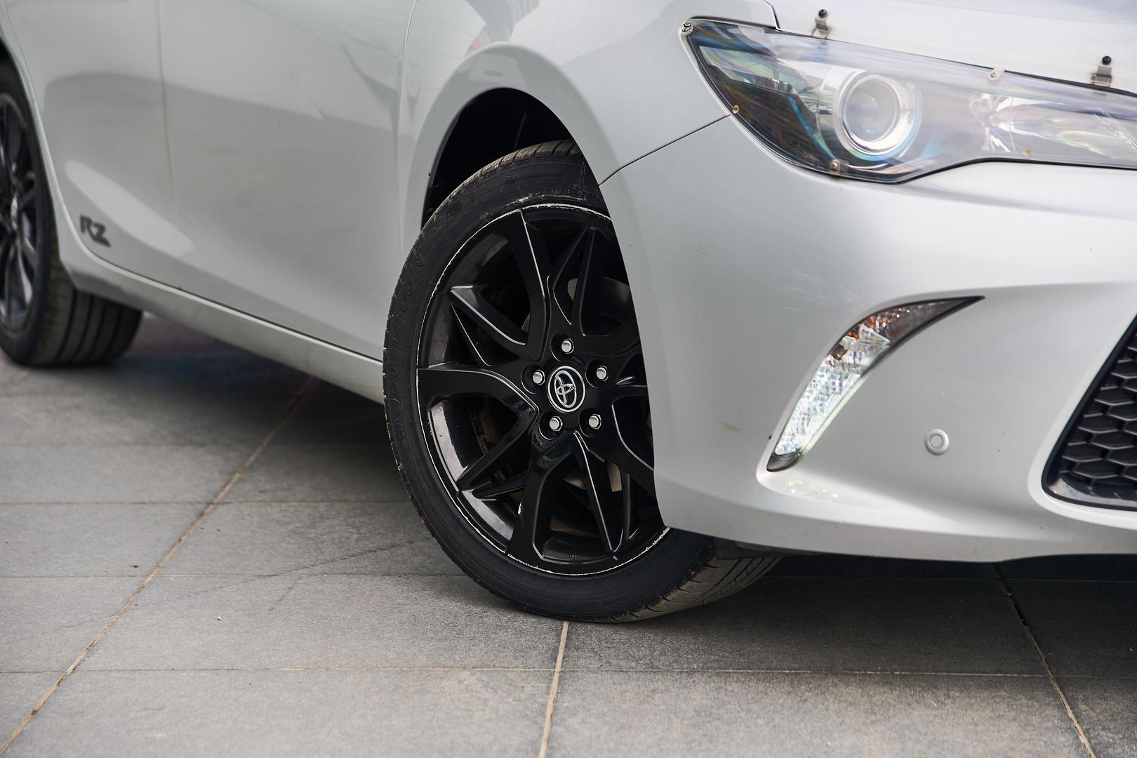 2016 Toyota Camry RZ in Silver