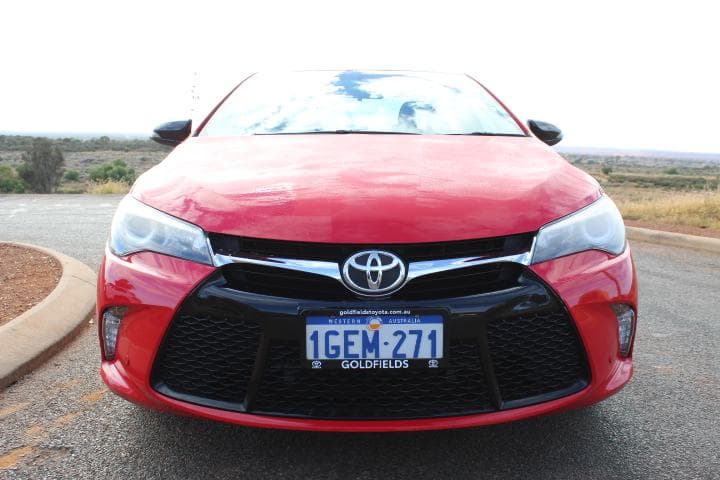 2016 Toyota Camry RZ in Red