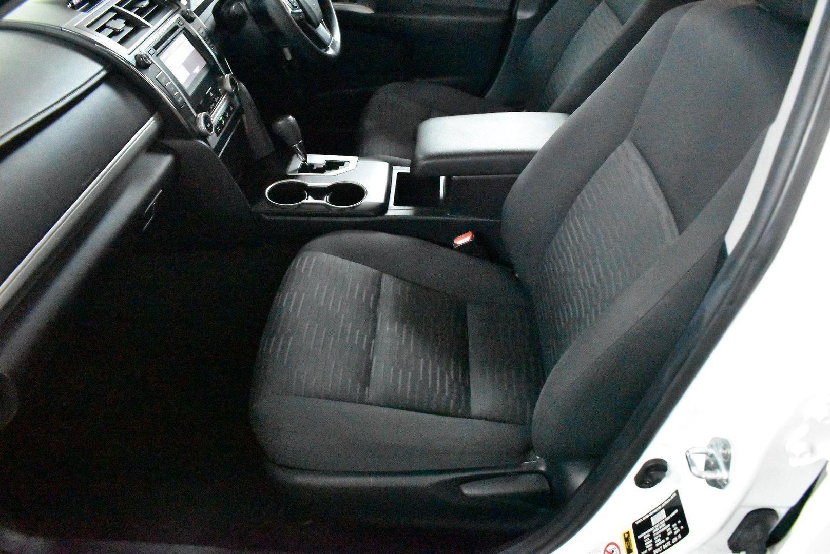 2016 Toyota Camry Altise in Diamond White