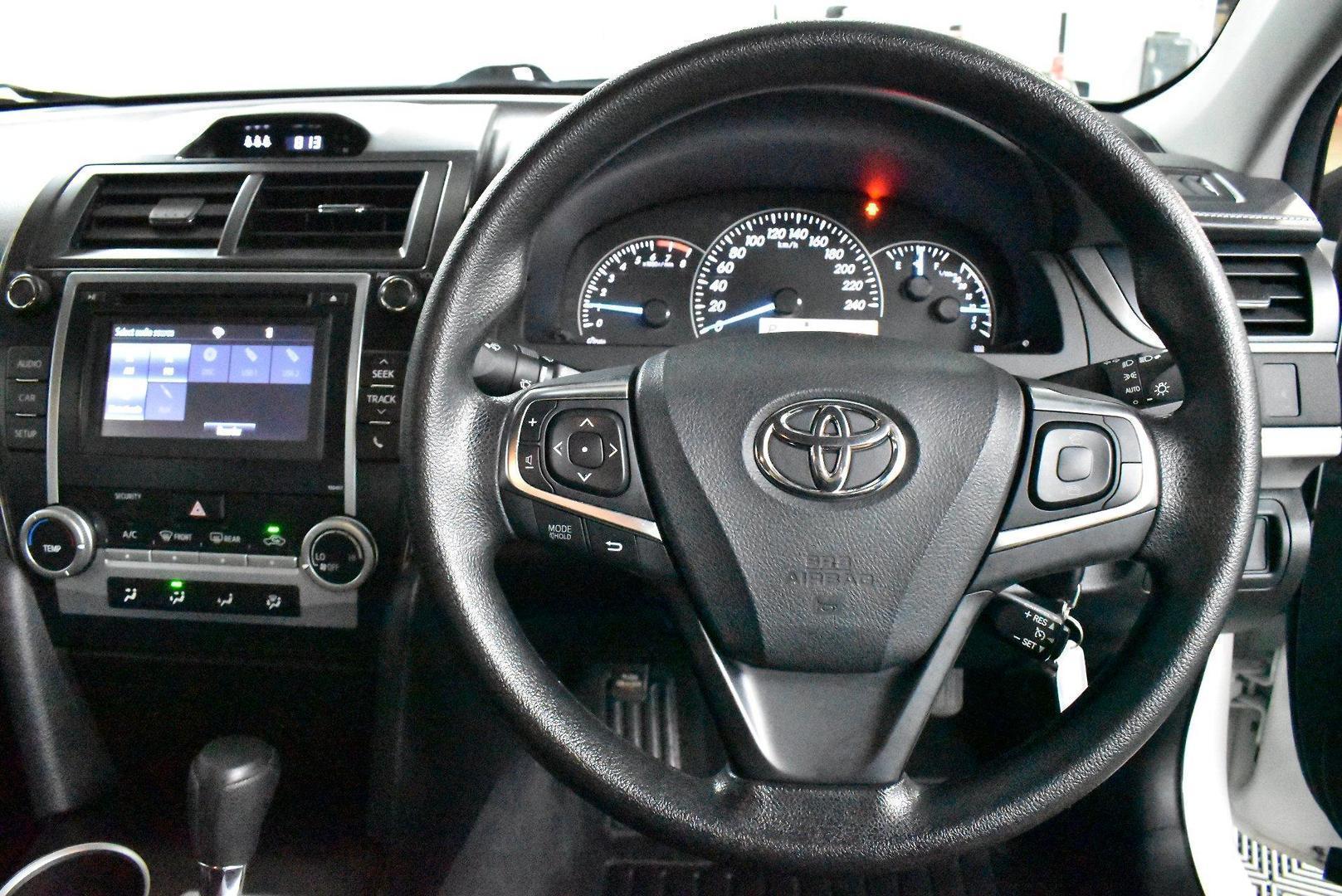 2016 Toyota Camry Altise in Diamond White