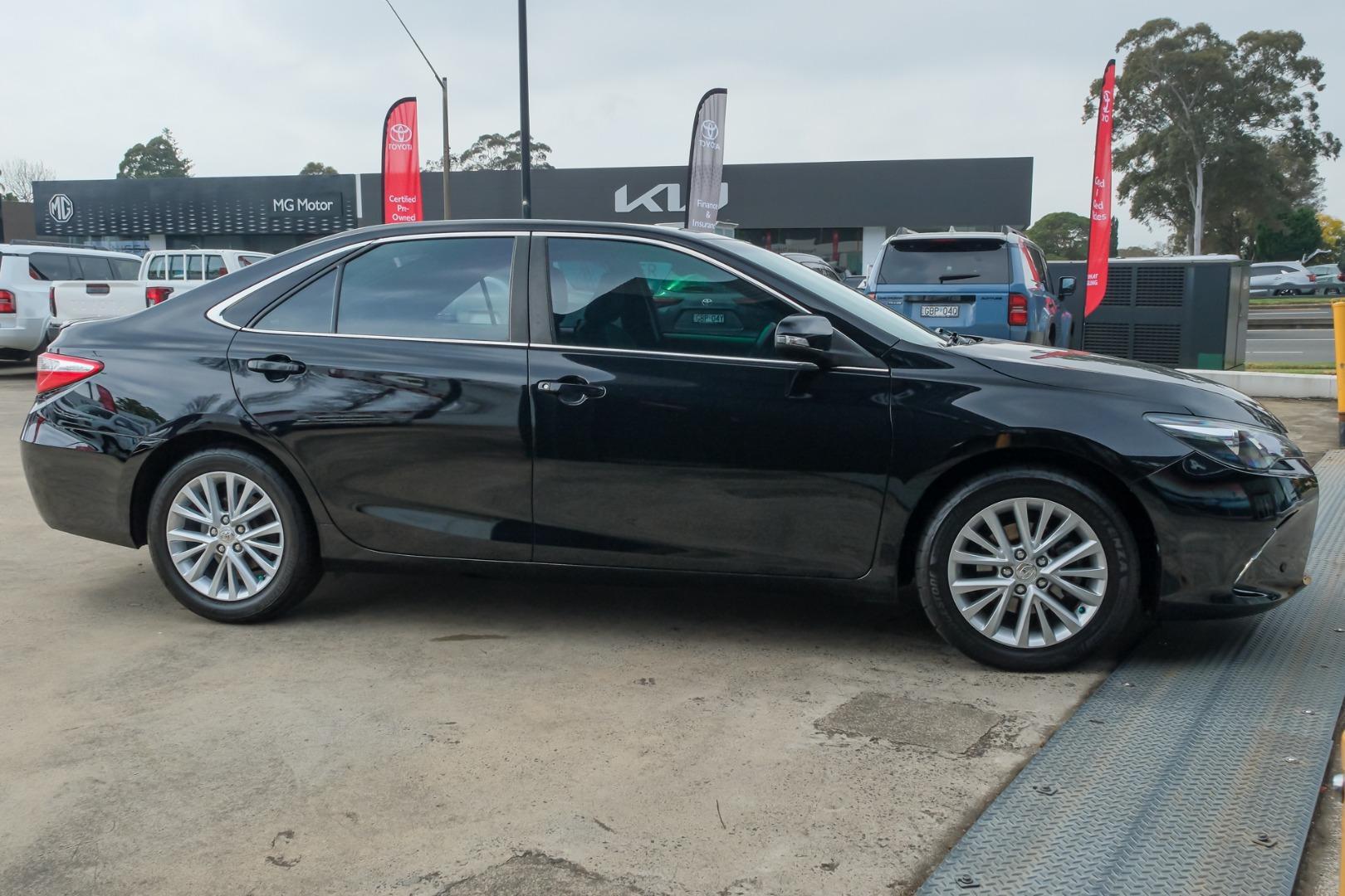 2016 Toyota Camry Atara SL in Black