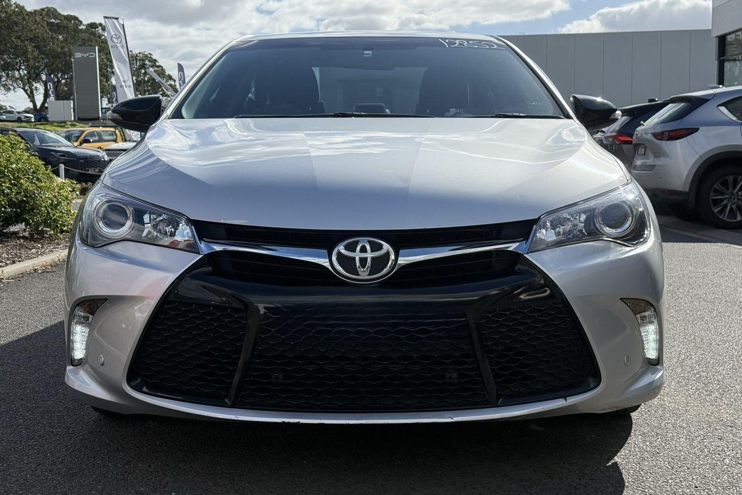 2016 Toyota Camry RZ in Silver