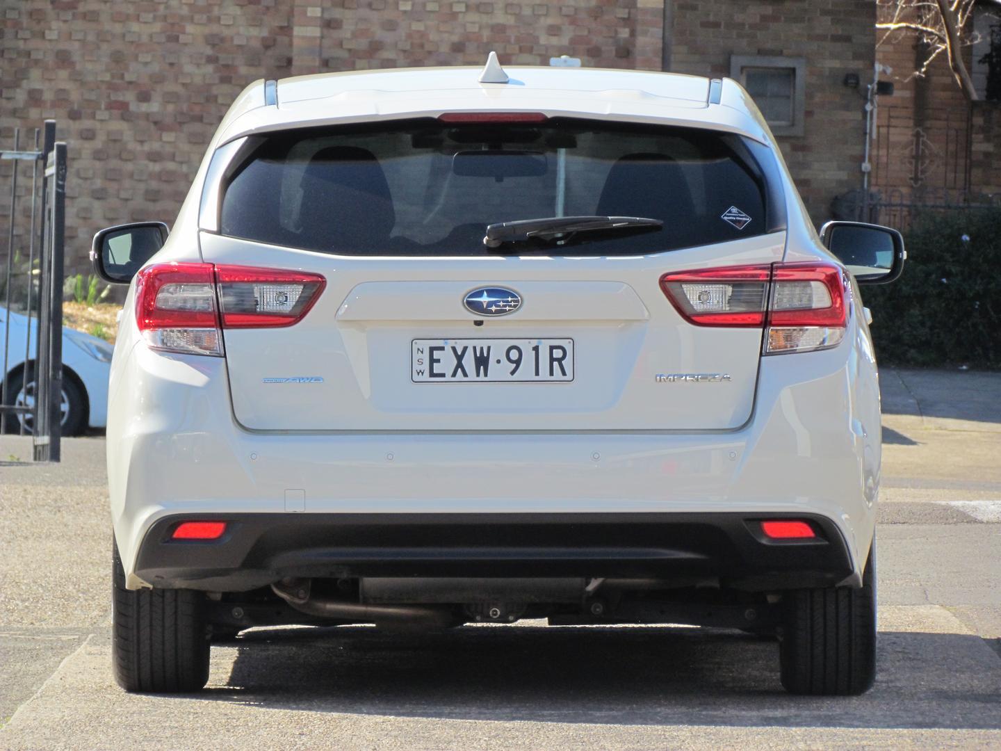 2023 Subaru Impreza 2.0i Premium in White