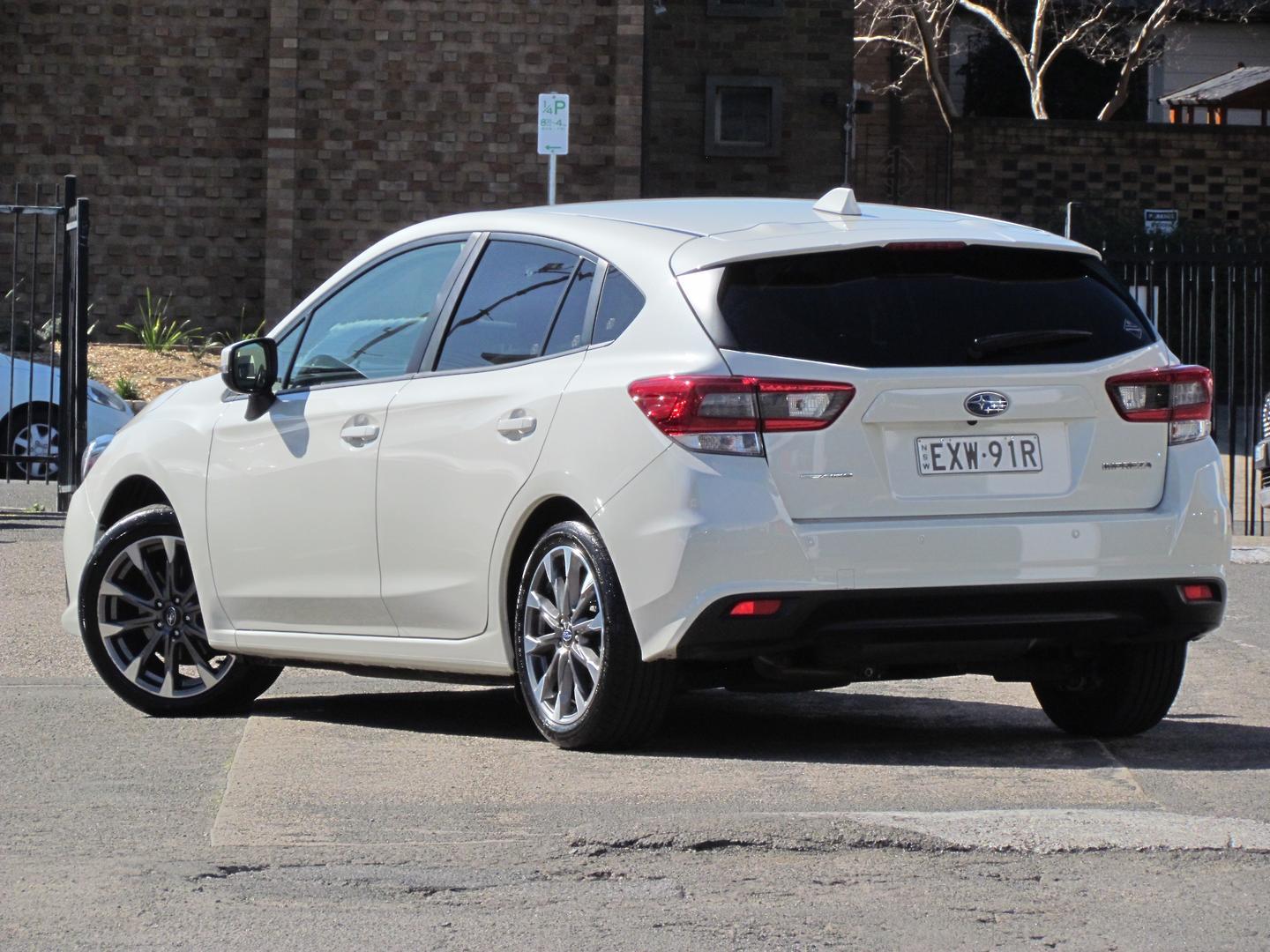 2023 Subaru Impreza 2.0i Premium in White