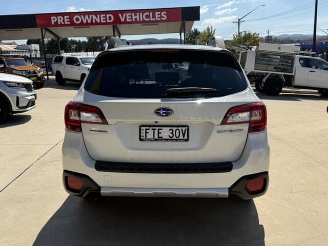 2019 Subaru Outback 2.5i Premium in White