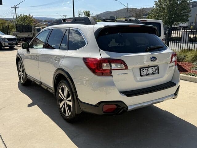 2019 Subaru Outback 2.5i Premium in White