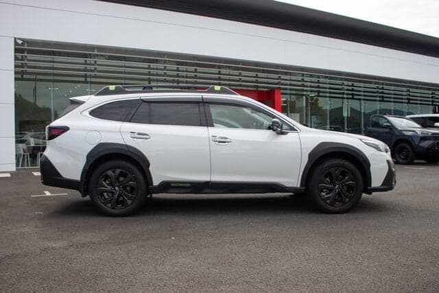 2021 Subaru Outback AWD Sport in White