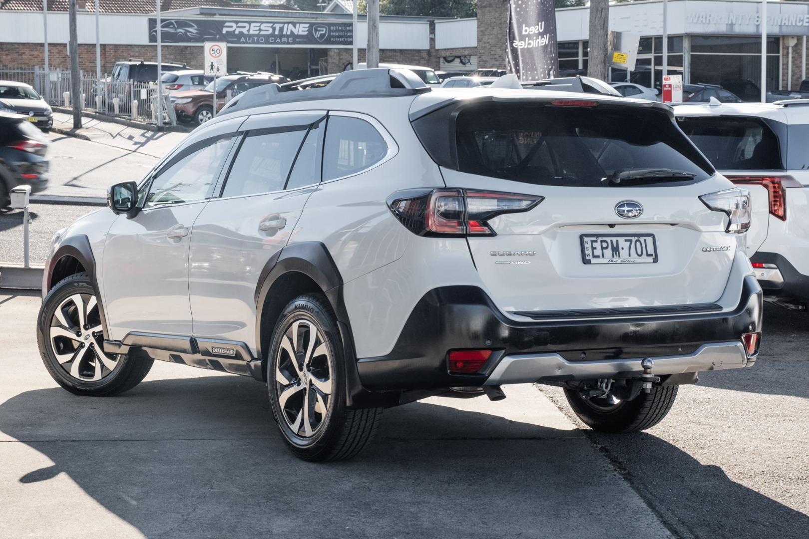 2021 Subaru Outback AWD Touring in White