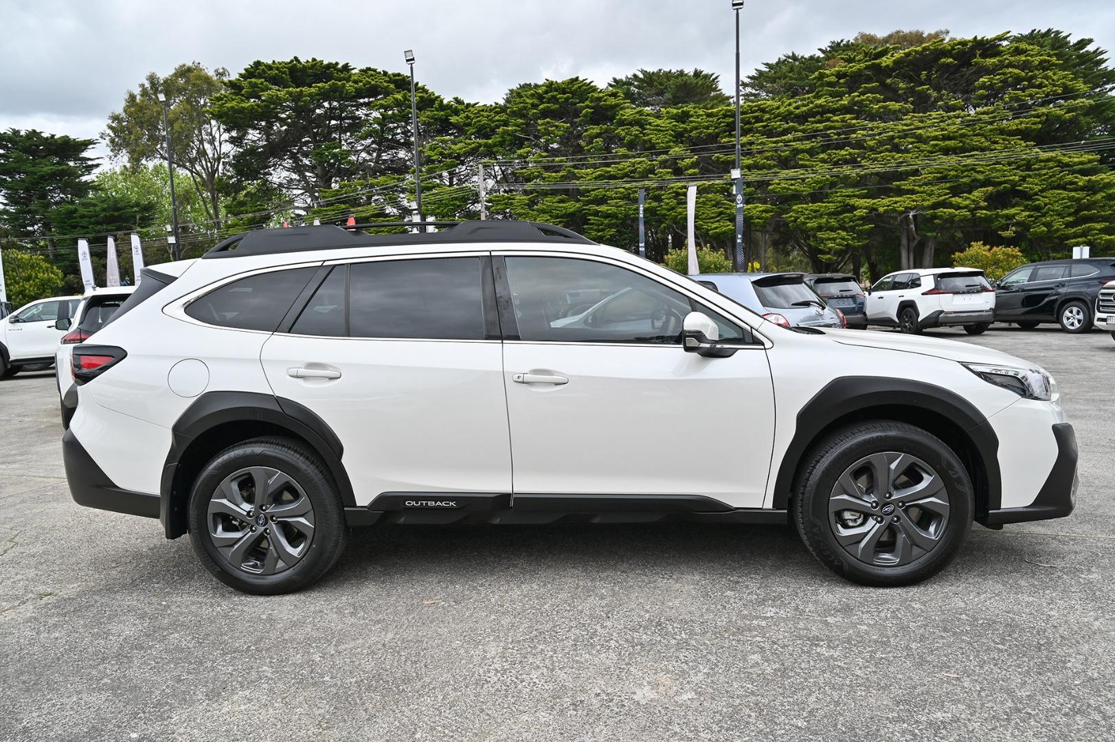 2022 Subaru Outback AWD in White