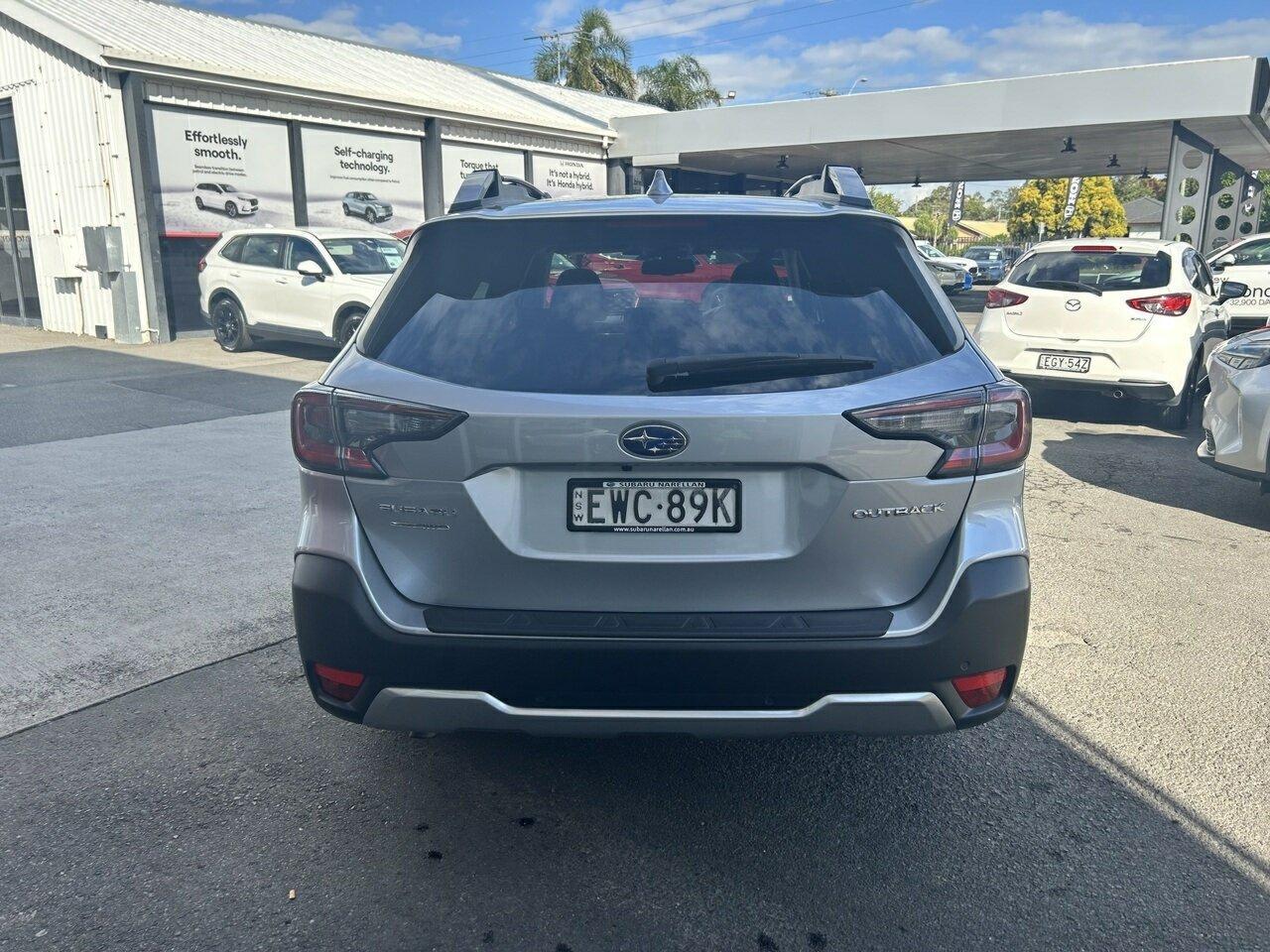 2022 Subaru Outback AWD Touring in Silver