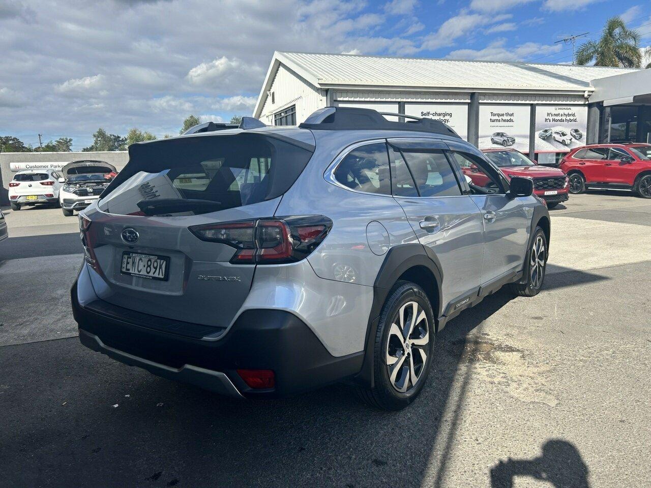 2022 Subaru Outback AWD Touring in Silver