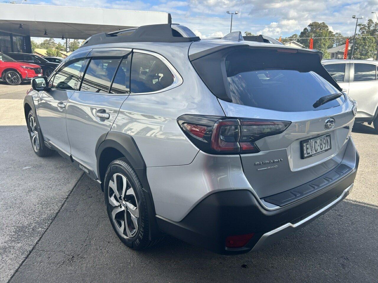 2022 Subaru Outback AWD Touring in Silver