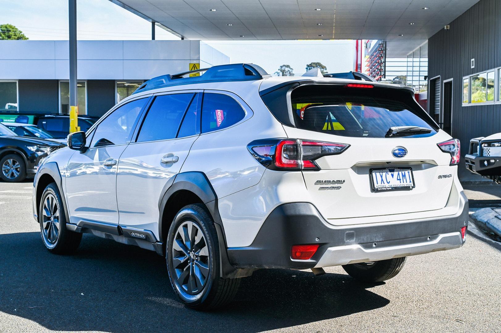 2022 Subaru Outback AWD in Grey