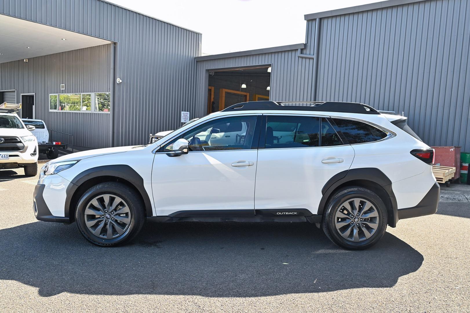 2022 Subaru Outback AWD in Grey