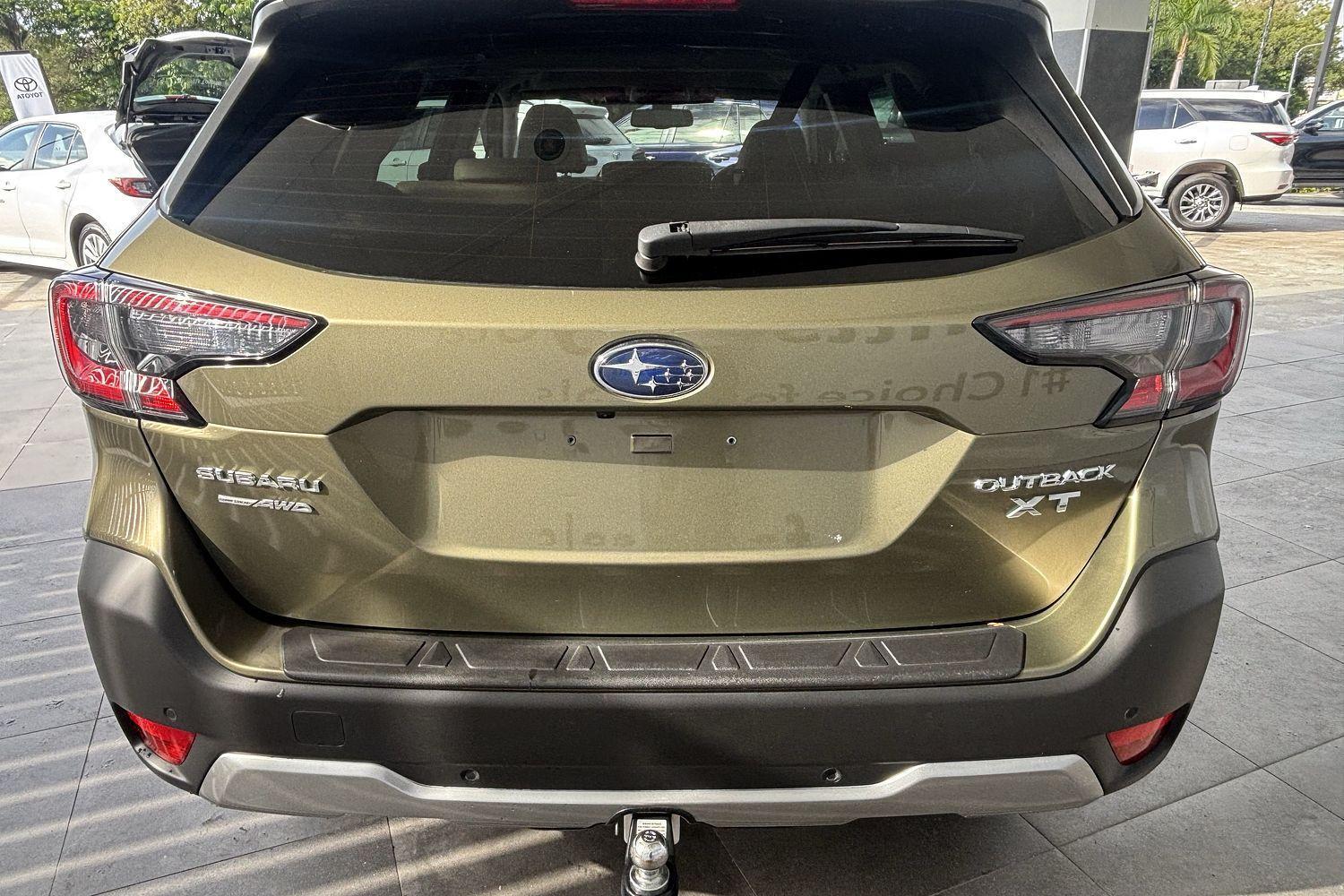 2022 Subaru Outback AWD Touring XT in Green