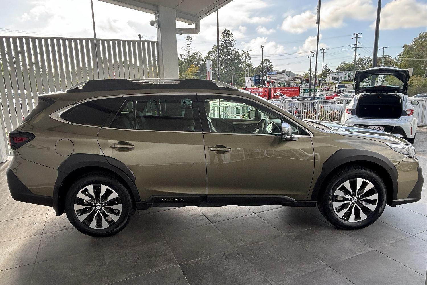 2022 Subaru Outback AWD Touring XT in Green