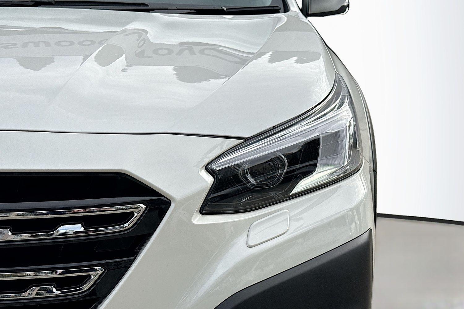 2023 Subaru Outback AWD Touring XT in White