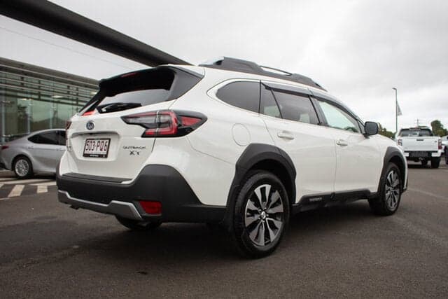 2025 Subaru Outback AWD Touring XT in White