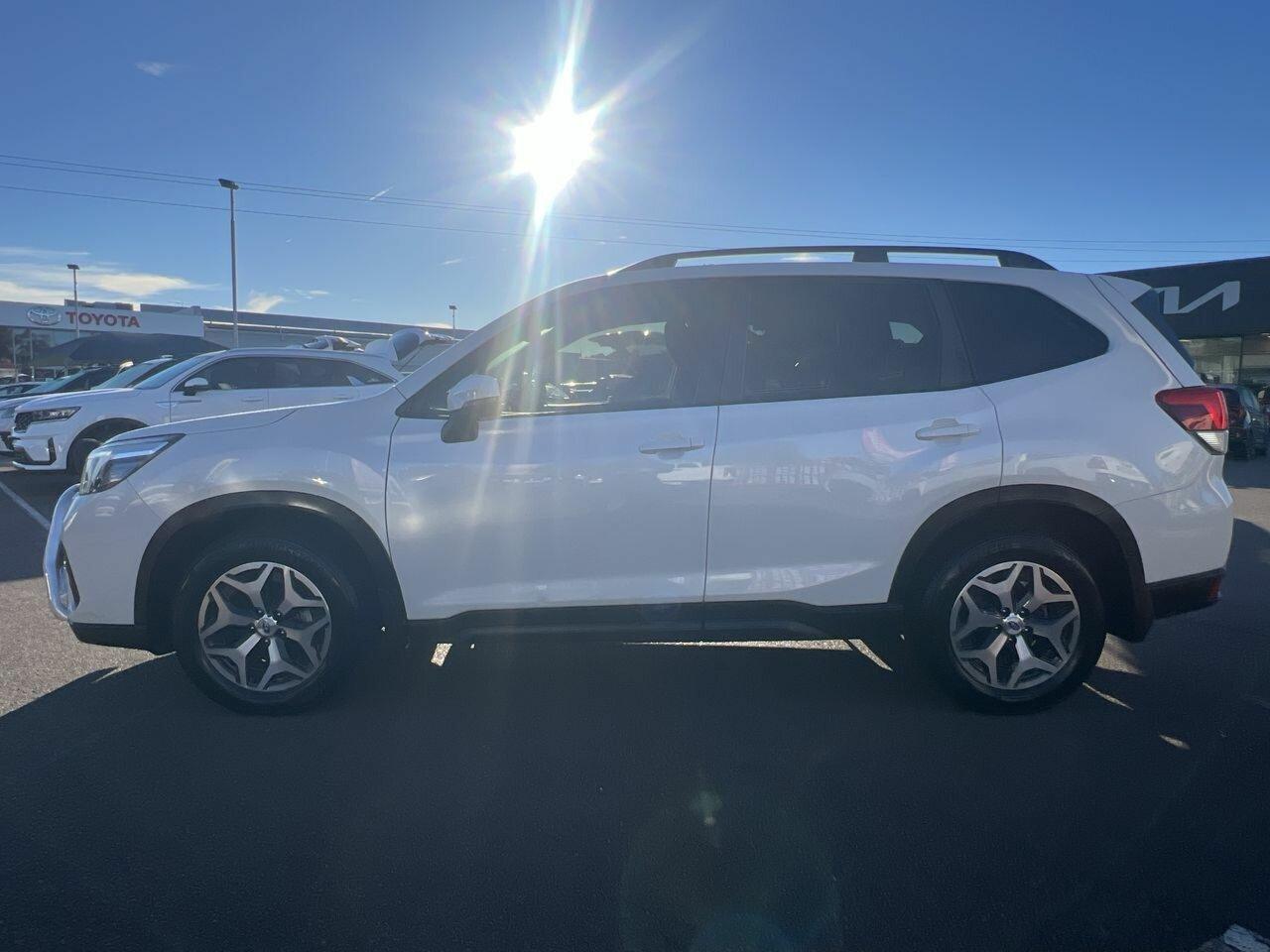 2019 Subaru Forester 2.5i in White