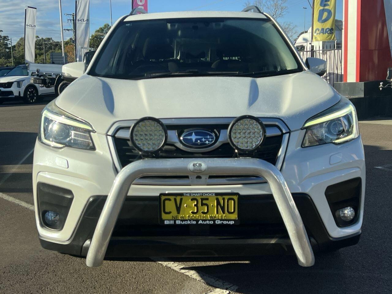 2019 Subaru Forester 2.5i in White