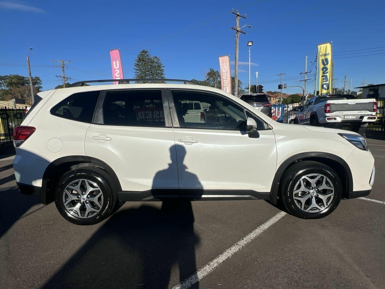 2019 Subaru Forester 2.5i in White