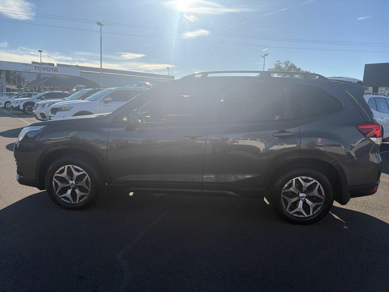 2022 Subaru Forester 2.5i-L in Grey