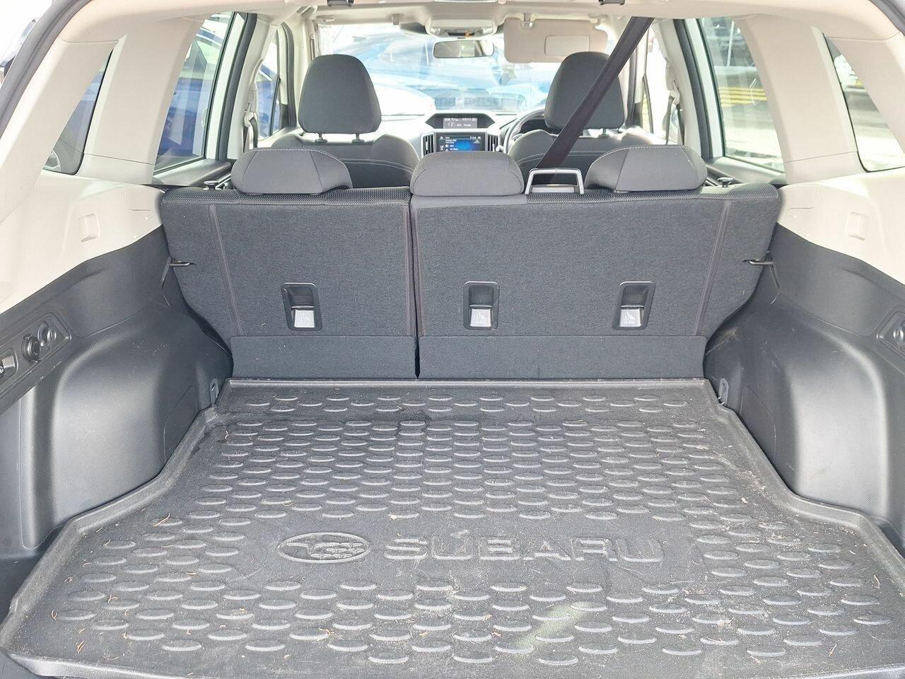 2022 Subaru Forester 2.5i in White