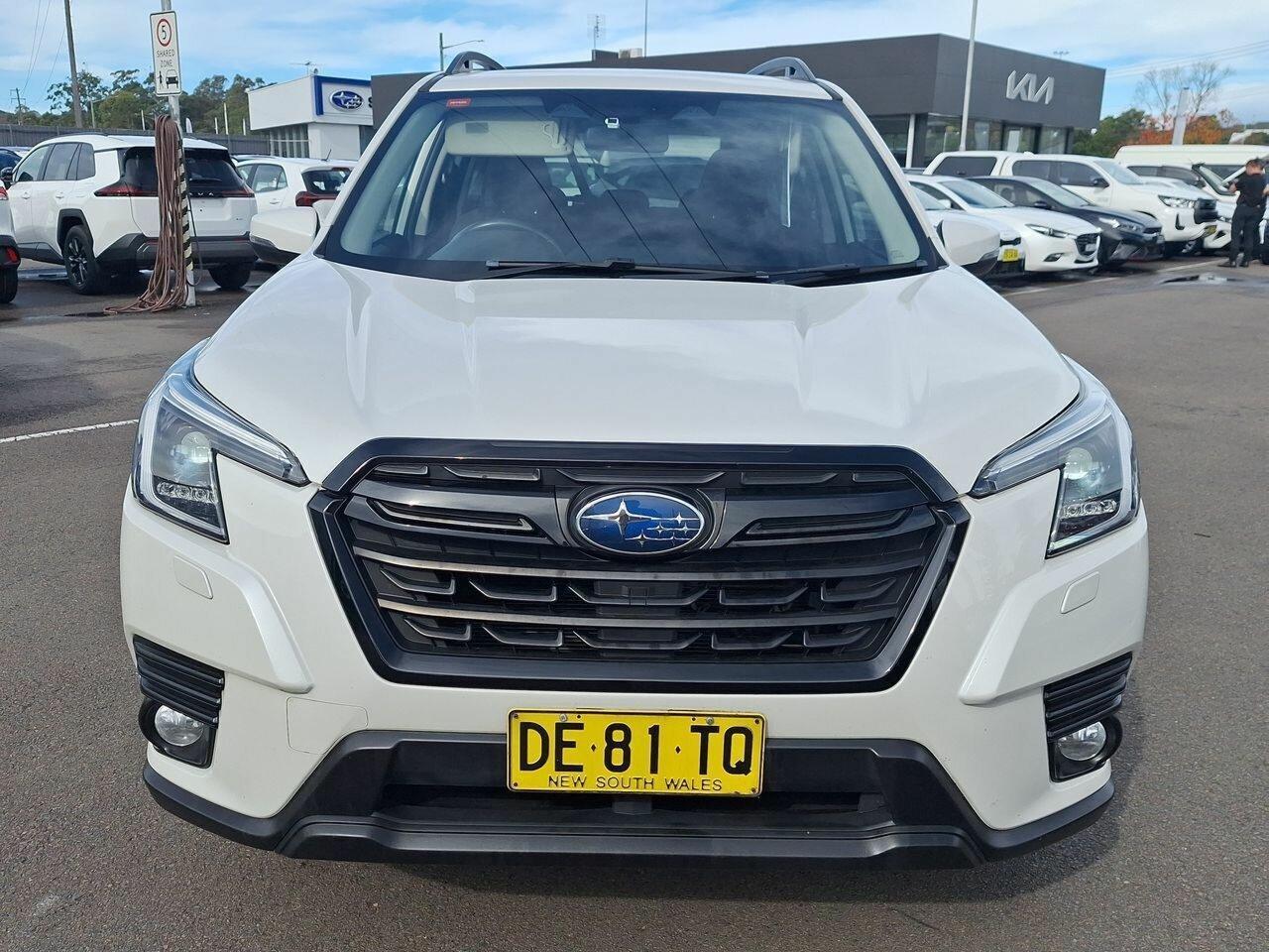 2022 Subaru Forester 2.5i in White