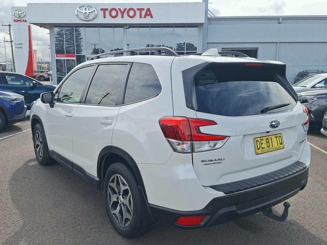 2022 Subaru Forester 2.5i in White
