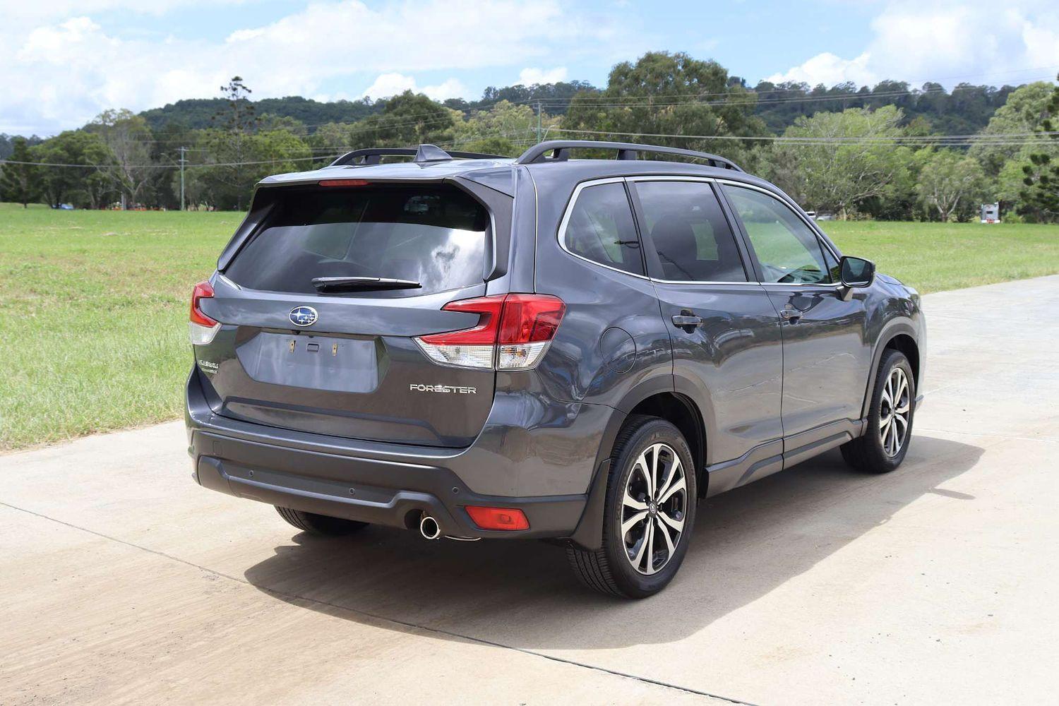 2022 Subaru Forester 2.5i Premium in Grey