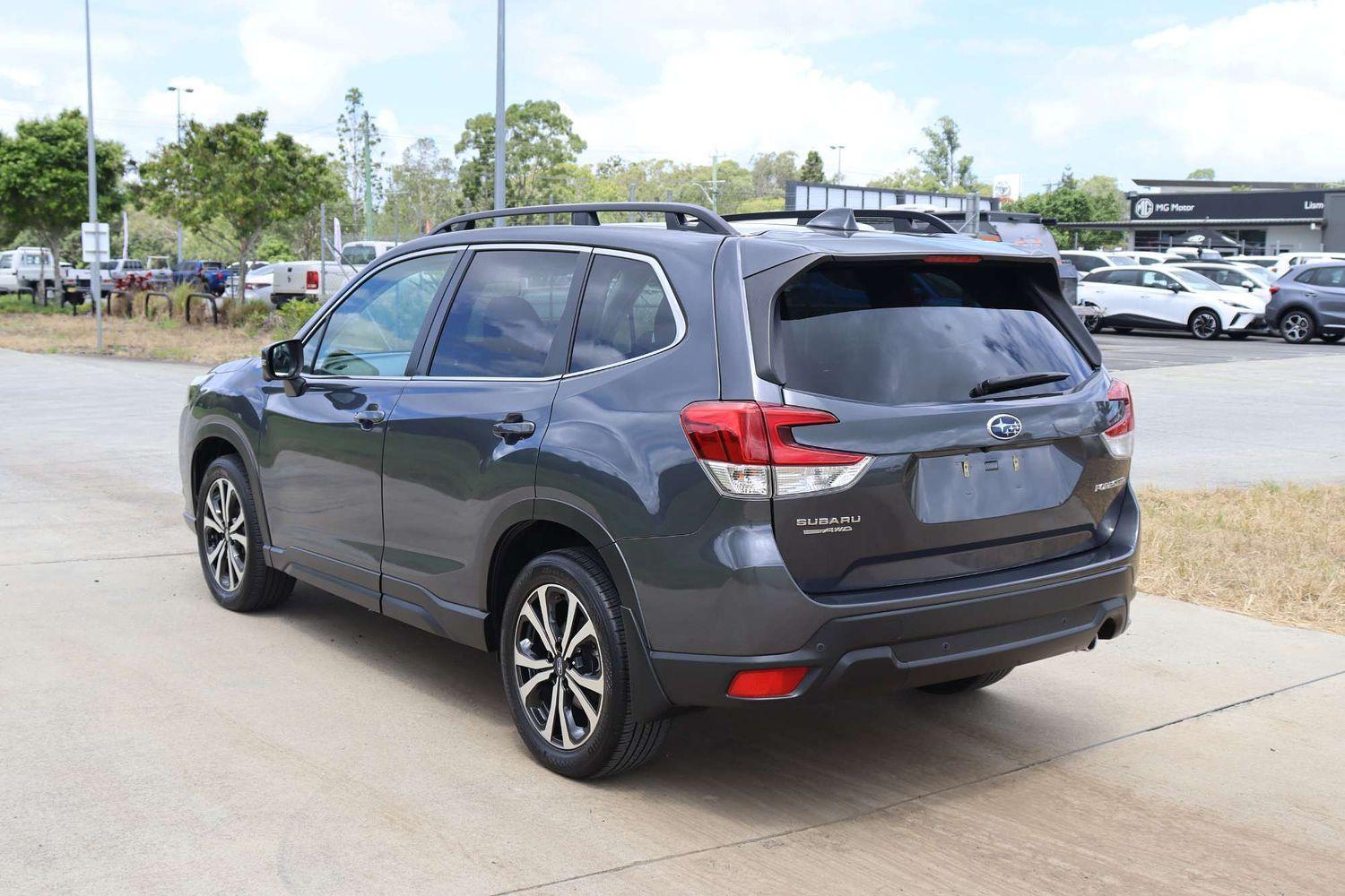 2022 Subaru Forester 2.5i Premium in Grey