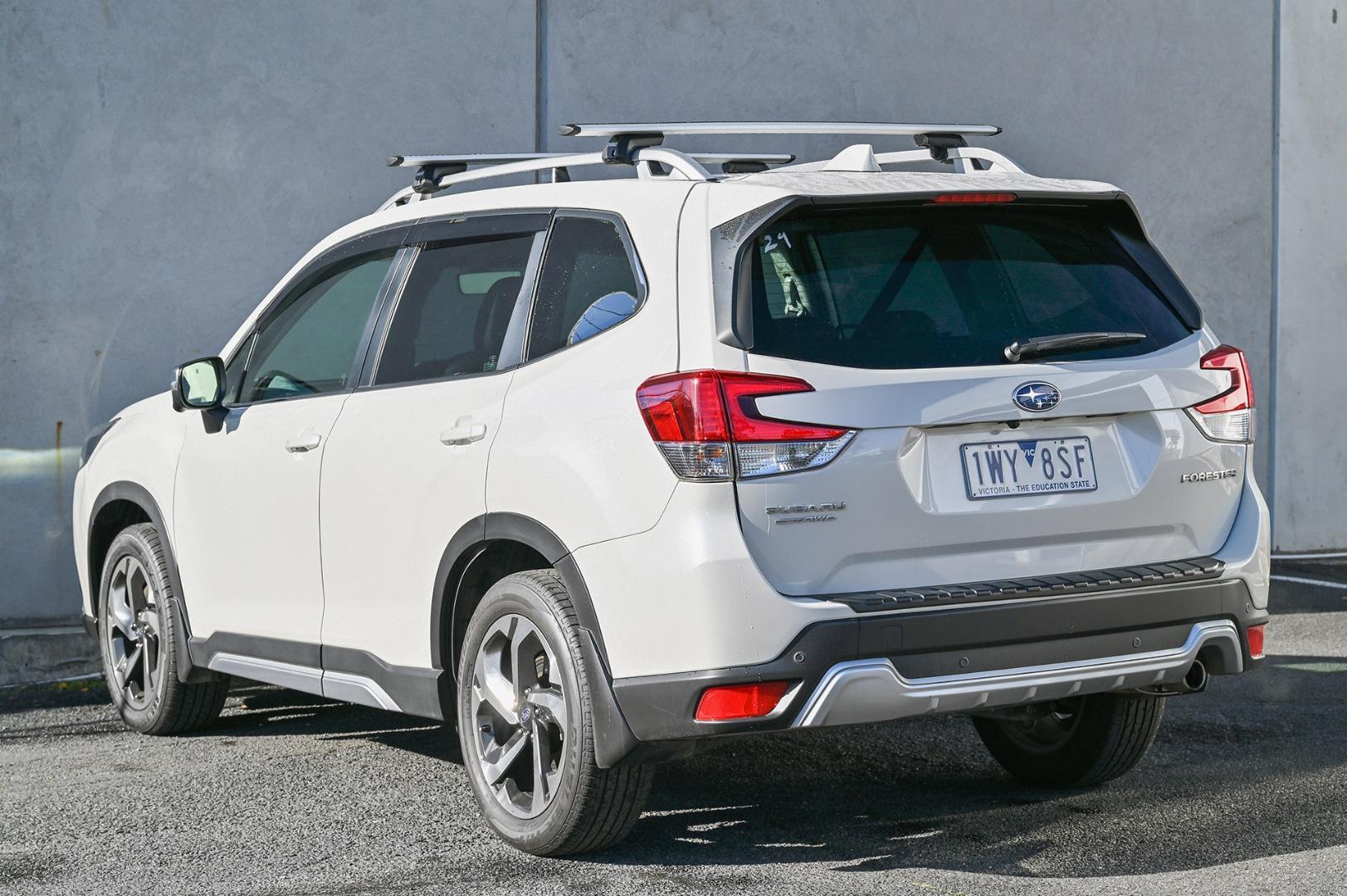 2022 Subaru Forester 2.5i-S in White