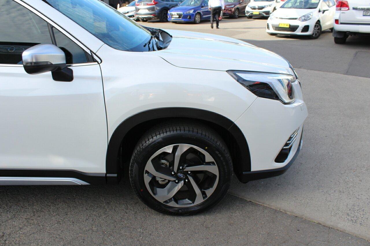 2024 Subaru Forester 2.5i Sport in White