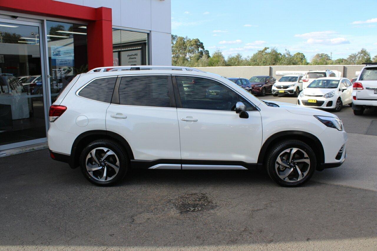 2024 Subaru Forester 2.5i Sport in White