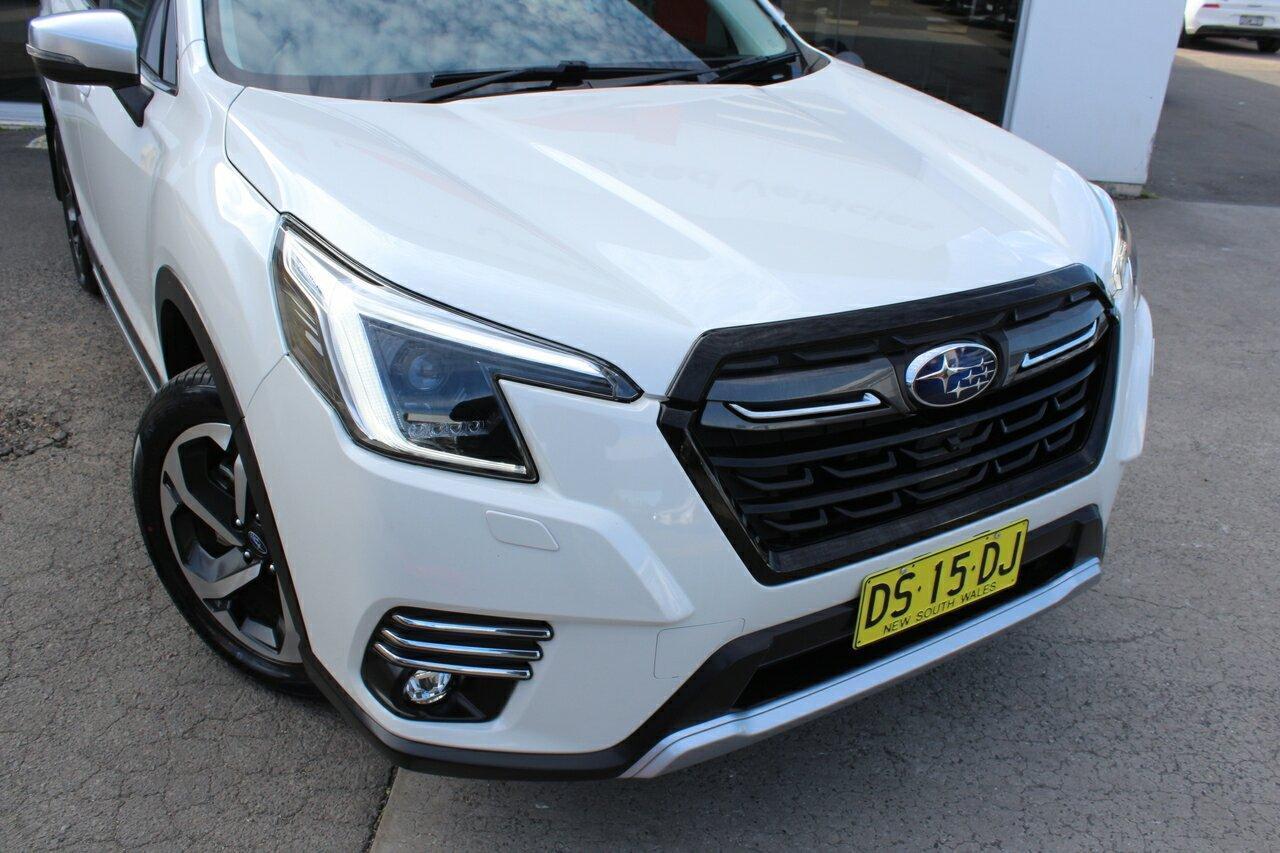 2024 Subaru Forester 2.5i Sport in White