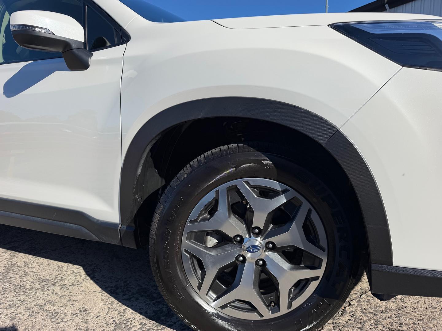 2024 Subaru Forester 2.5i in White