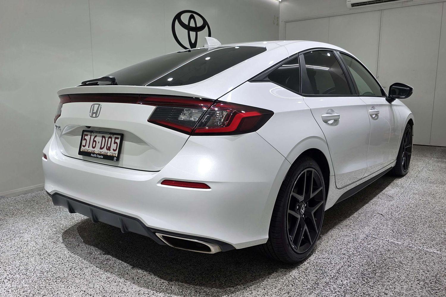 2021 Honda Civic VTi LX in White