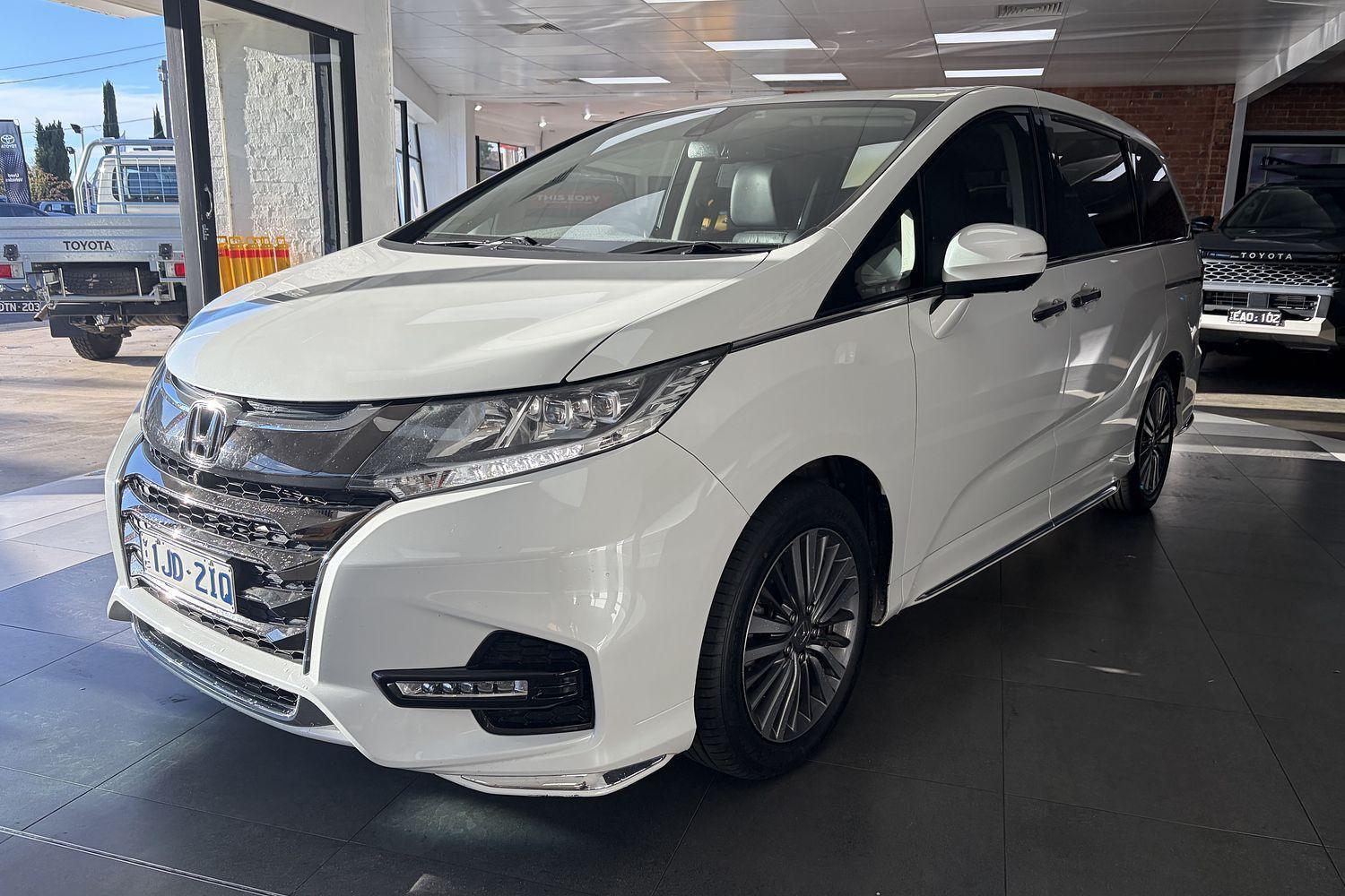 2019 Honda Odyssey VTi-L in White