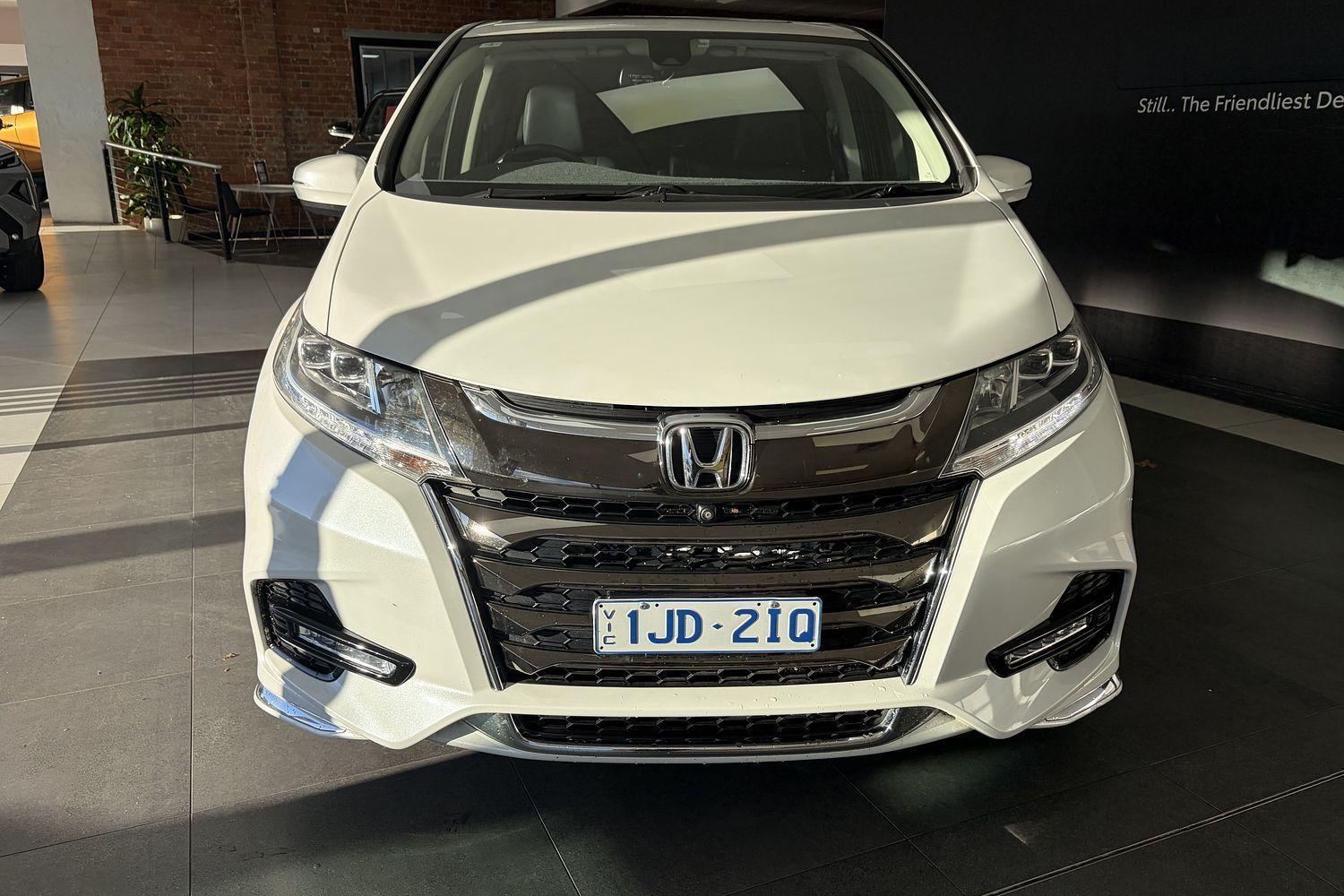 2019 Honda Odyssey VTi-L in White
