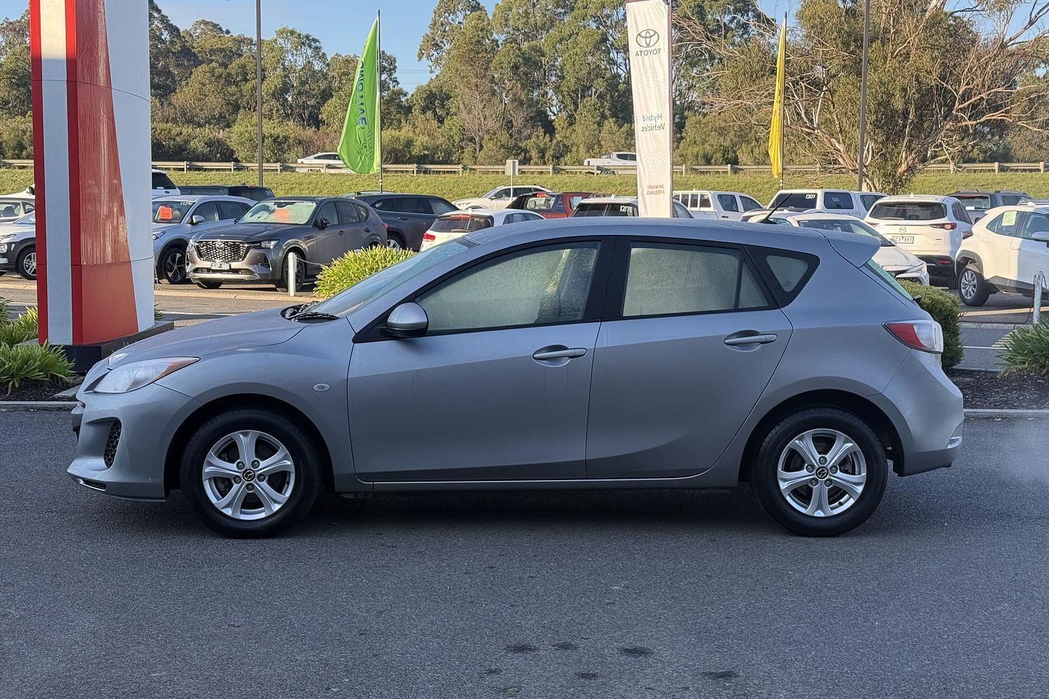 2013 Mazda 3 Neo in Silver