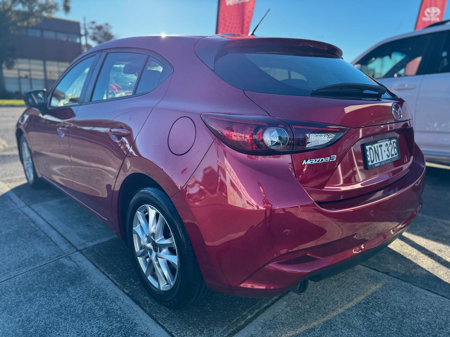 2017 Mazda 3 Neo in Red