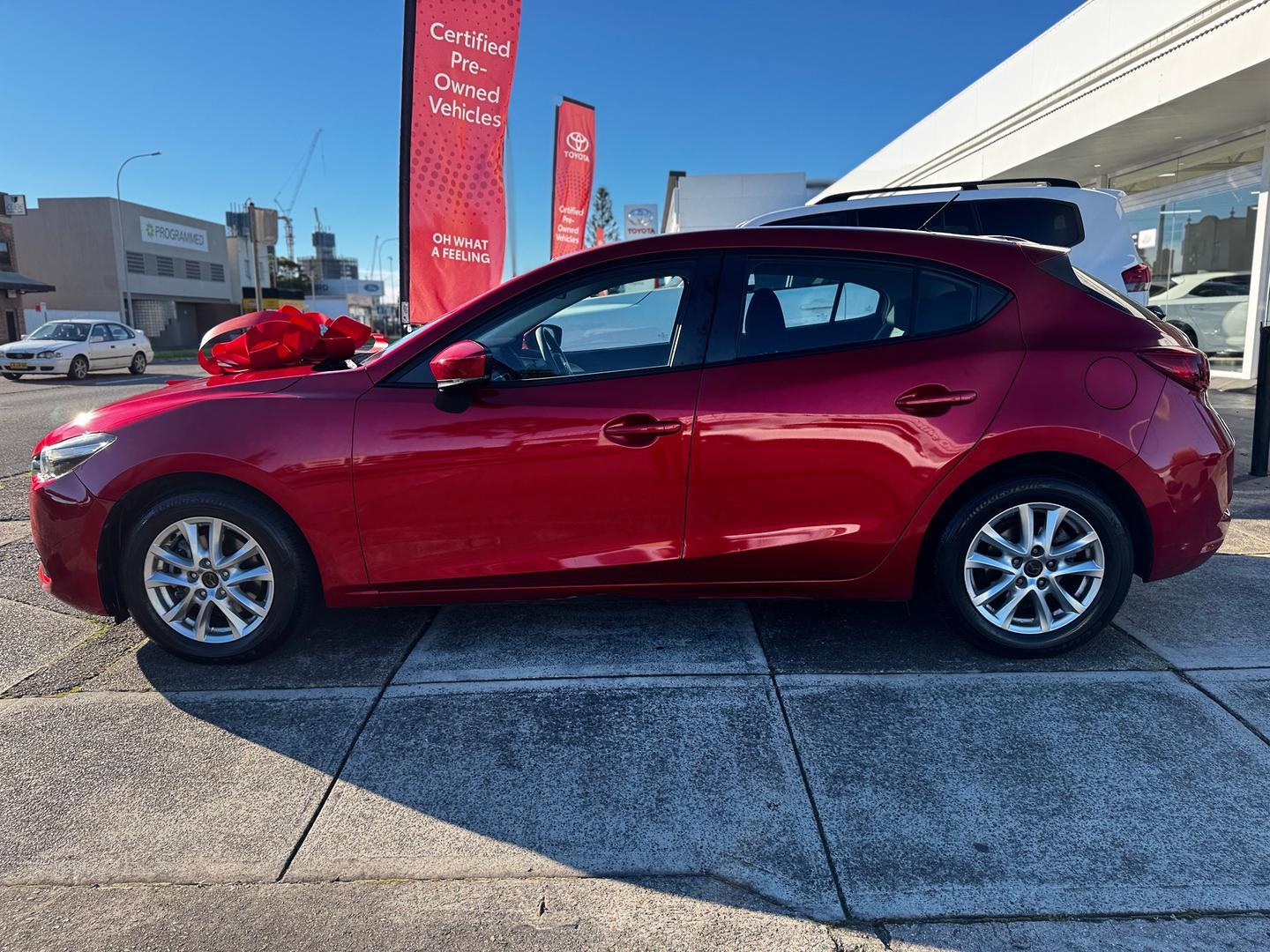 2017 Mazda 3 Neo in Red