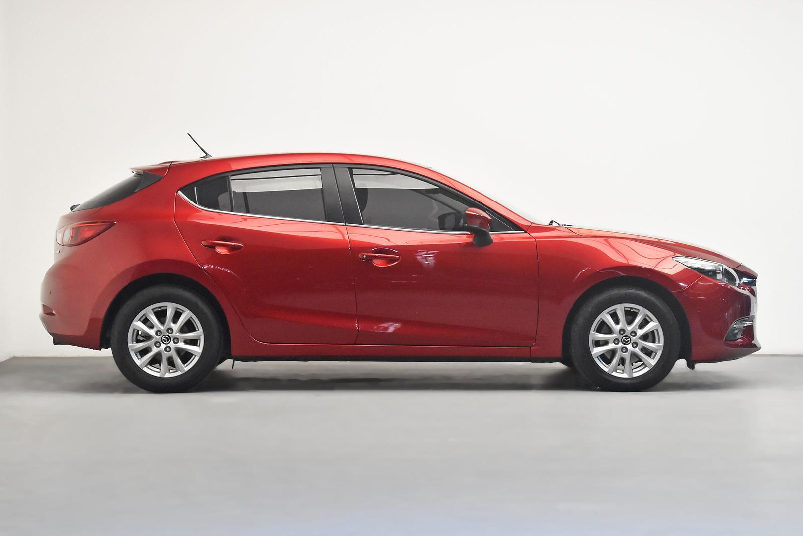 2018 Mazda 3 Maxx Sport in Red