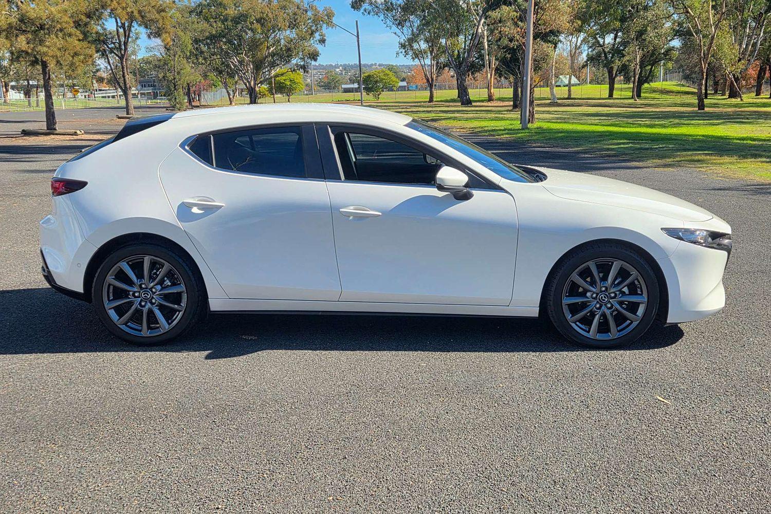 2020 Mazda 3 G20 Evolve in Snowflake White