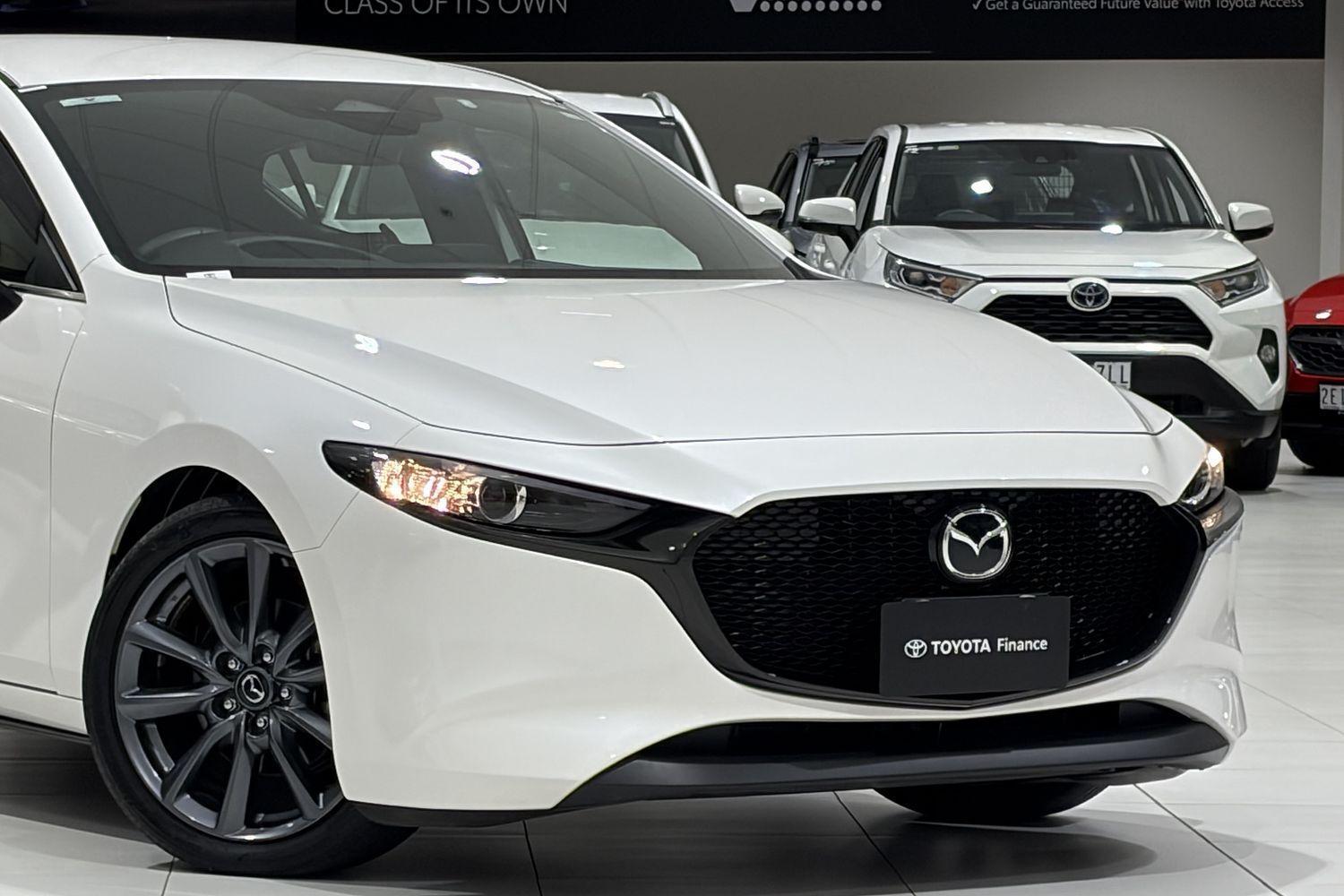 2023 Mazda 3 G20 Evolve in White