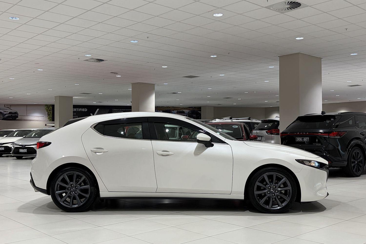 2023 Mazda 3 G20 Evolve in White