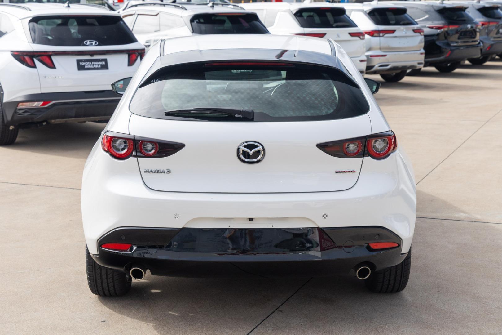 2024 Mazda 3 G25 Evolve SP in Snowflake White Pearl