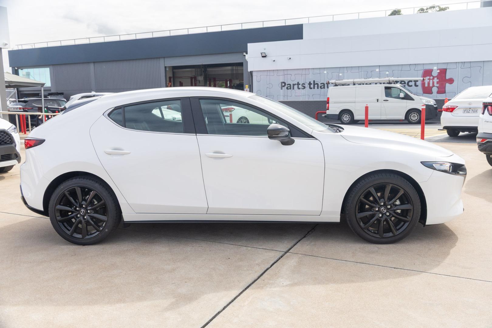 2024 Mazda 3 G25 Evolve SP in Snowflake White Pearl